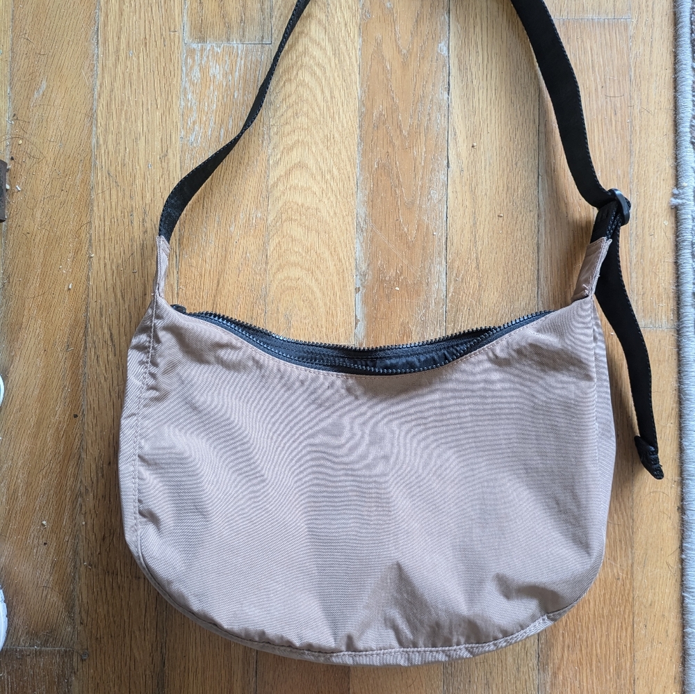 Baggu Medium Crescent Cocoa Color